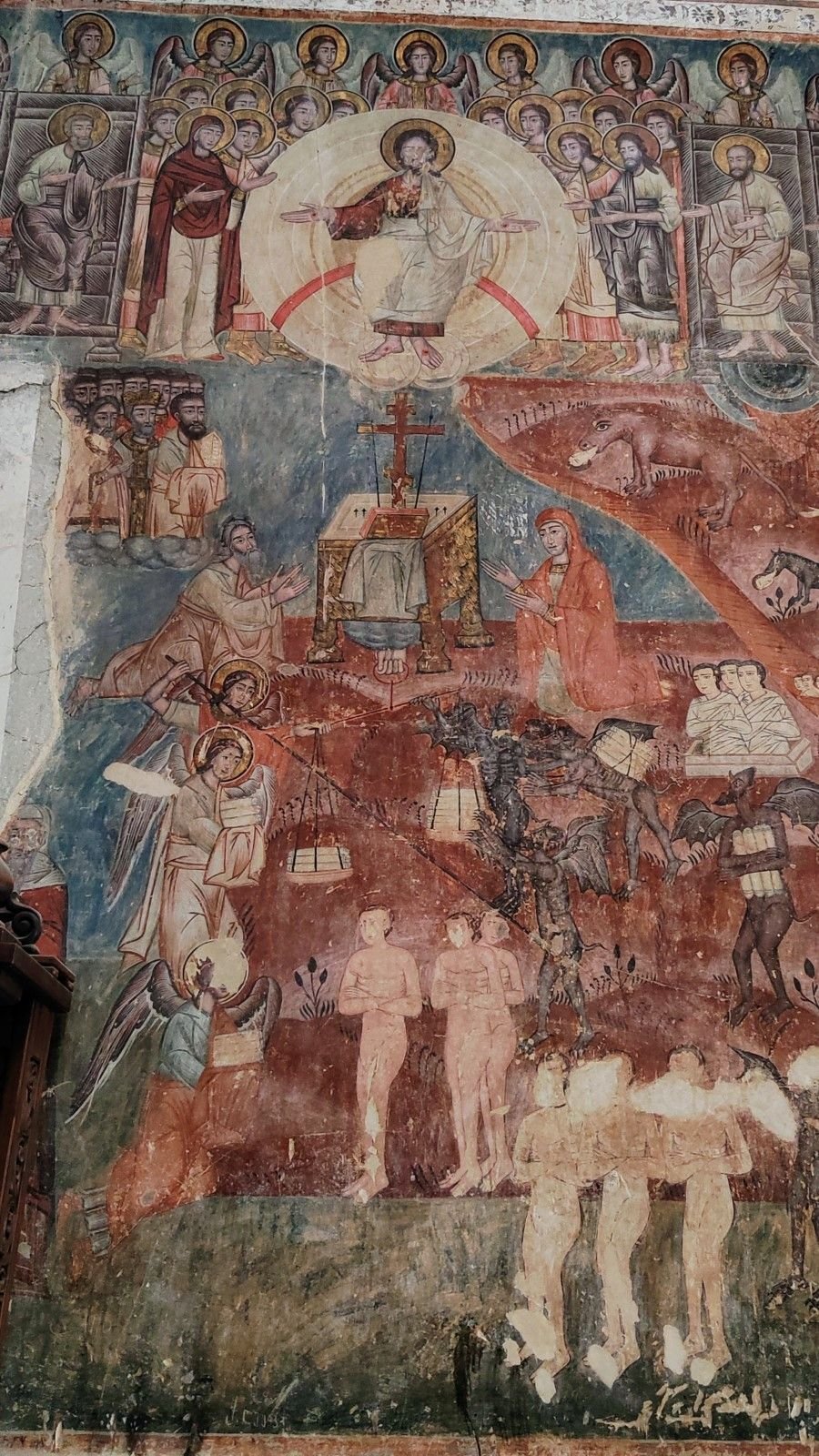 Frescos interiores de la iglesia en Ananuri