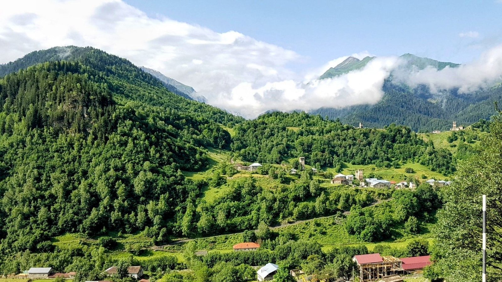 Pueblos entre las montañas de Svaneti